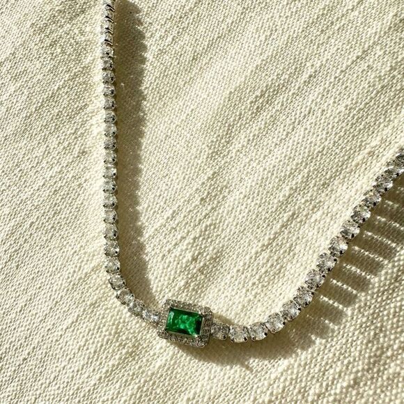 Cubic zirconia emerald green tennis adjustable necklace - Picture 2 of 3